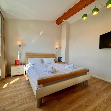 380, Seepark Apartment *